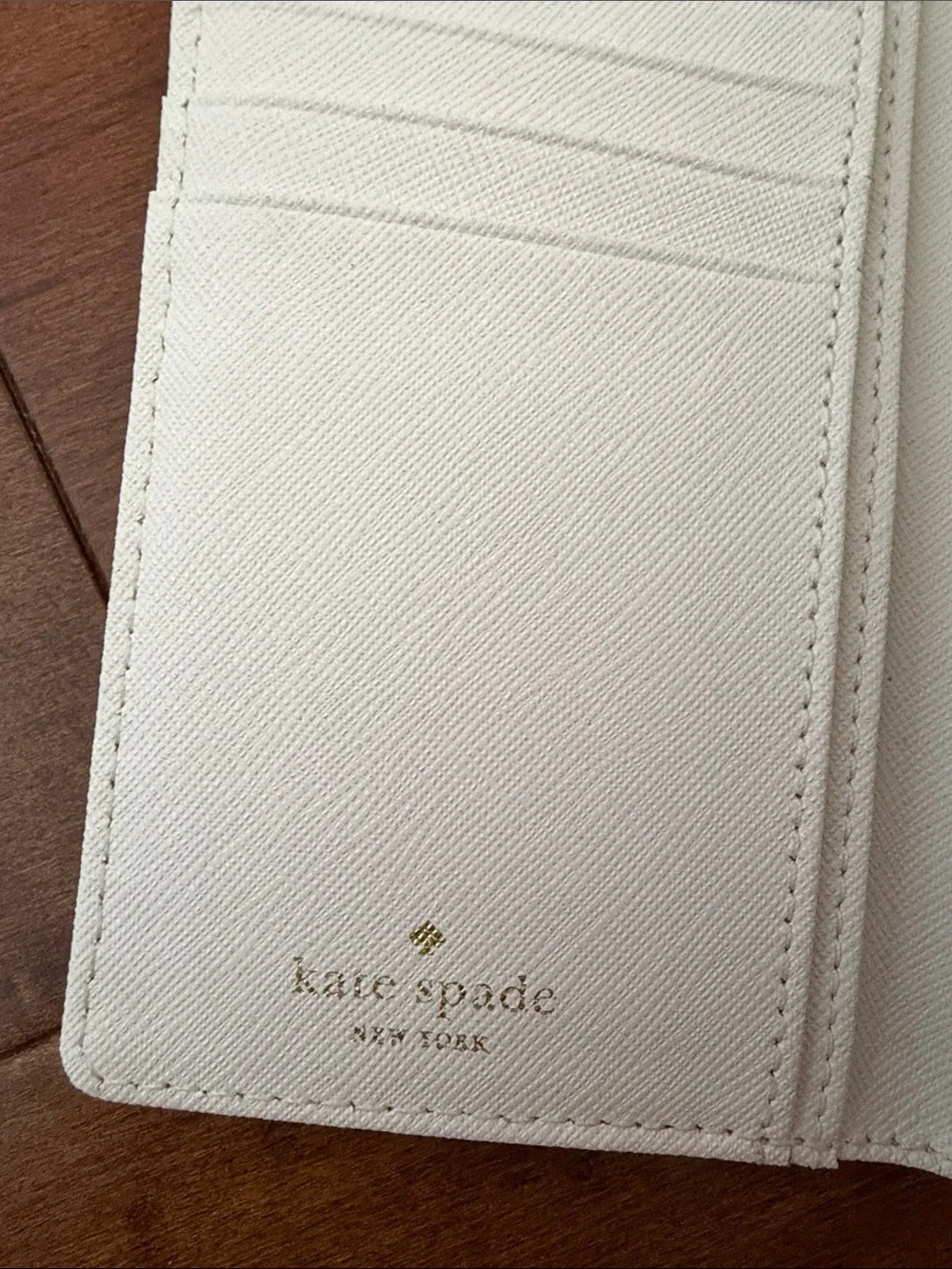 kate spade compact scalloped